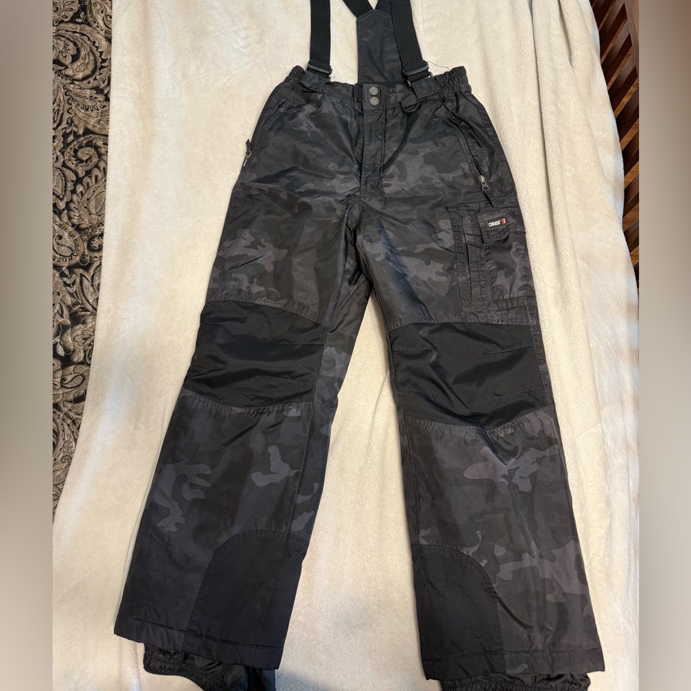 32 Degrees Black Camouflage Kids Snow/ Ski Pants